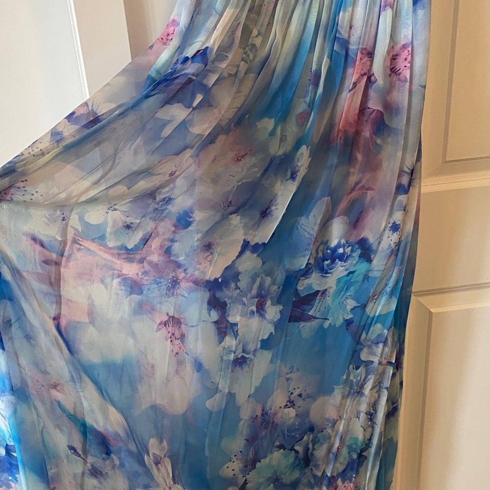 Ever New (Au) / Forever New (US) Gorgeous Floral Silk Watercolor Maxi Dress - Picture 4 of 13